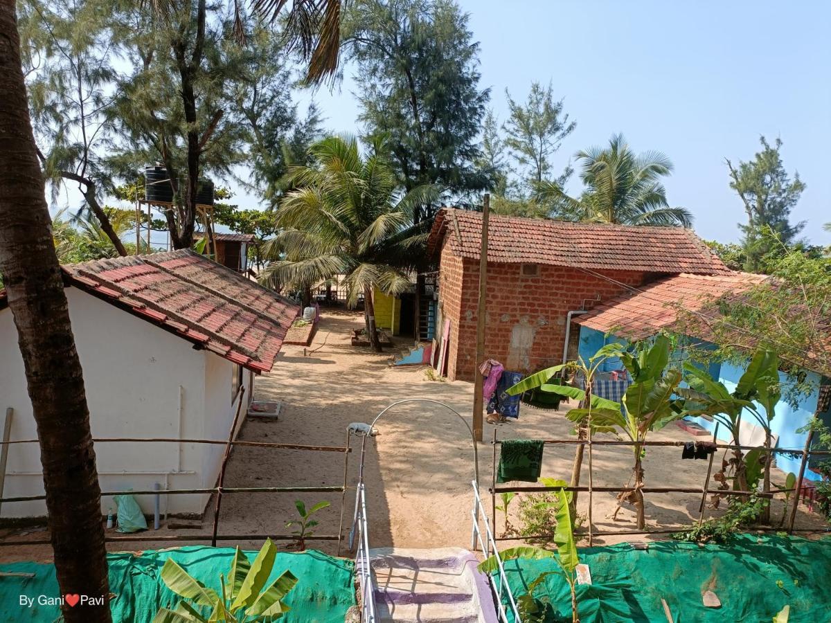 Golden Wings Cafe Hotel Gokarna  Exterior photo